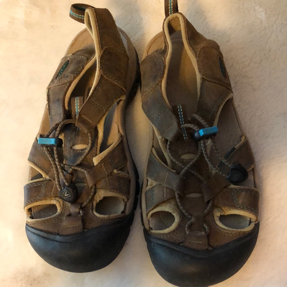 Keen washable sandals. P2354